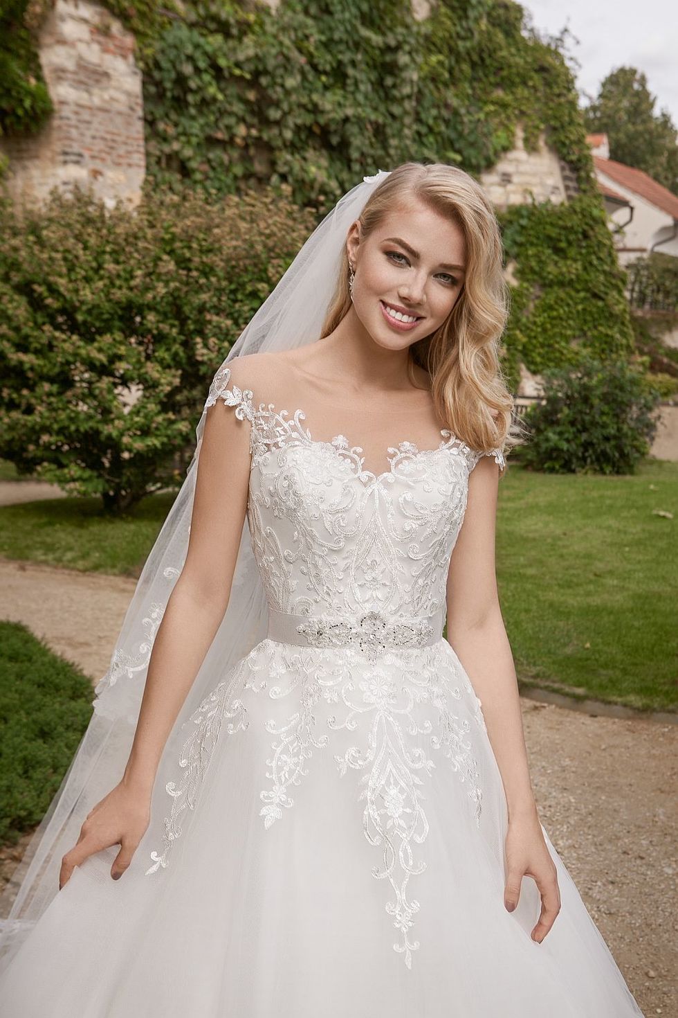 Gallery image of wedding dress Julliette