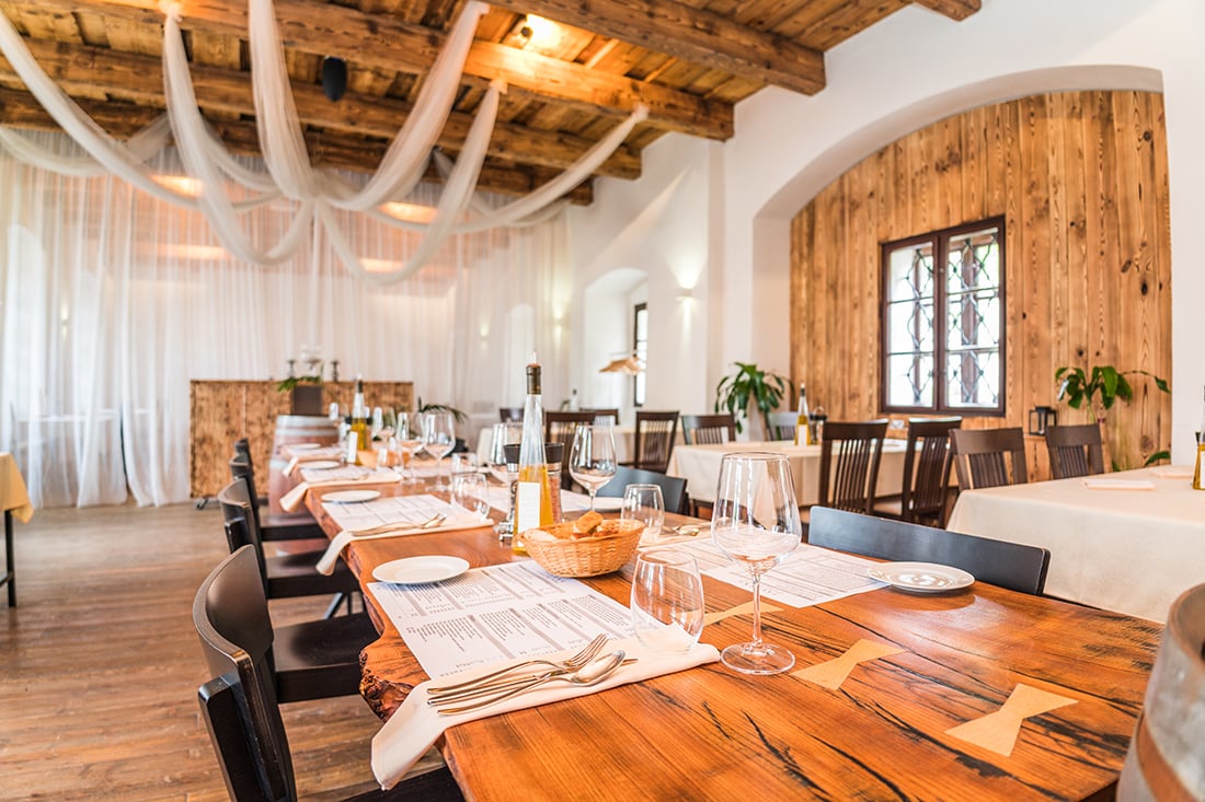 Wedding setup at Taverna Rajhrad