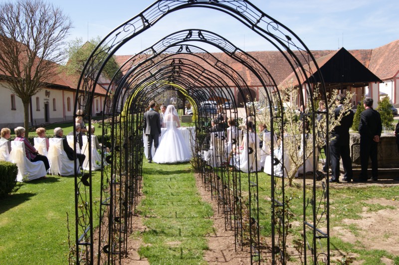 Zámecký statek Býkov exterior view