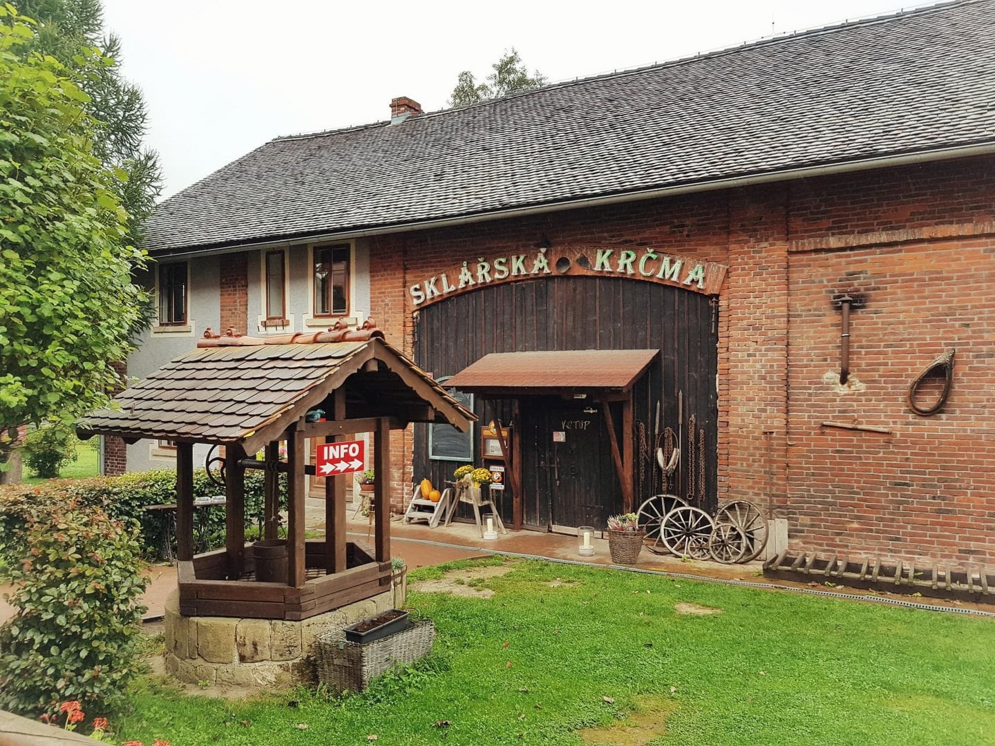 Wedding setup at Sklářská krčma Ajeto