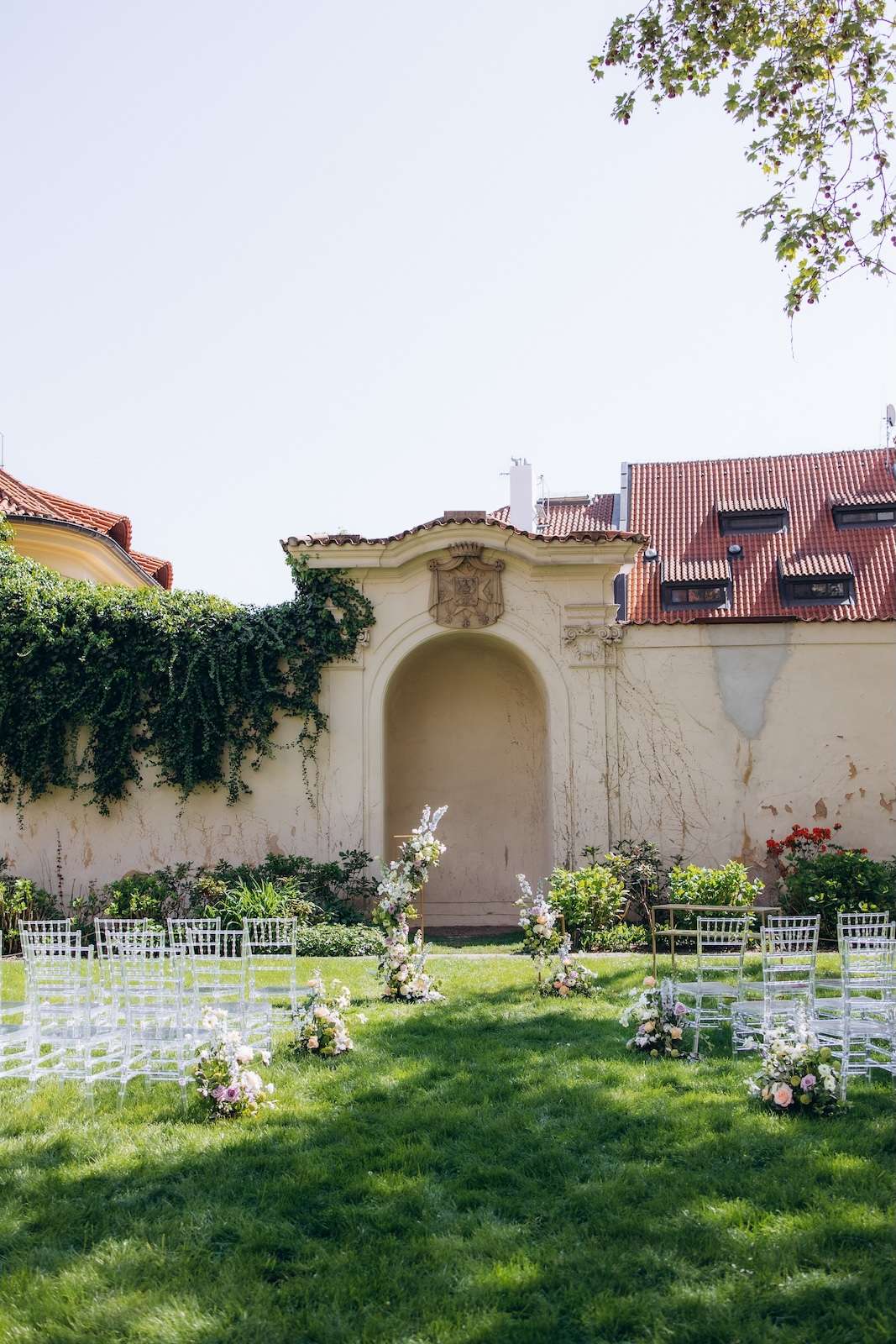 Manually added from URL: https://www.luckywedding.cz/assets/images/upload/gallery-lw-2025-11.jpg