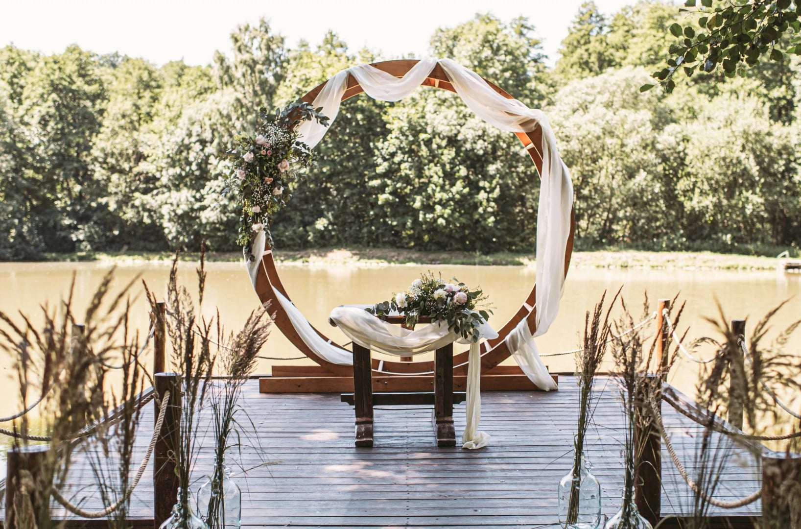 Manually added from URL: https://cdn.prod.website-files.com/66eb0280c77a85f9f466f146/68874242175d762a1ed619c7_8297a1f6e05c852c42b11f234562699e_Svadba%20Luca%20a%20Honza.webp