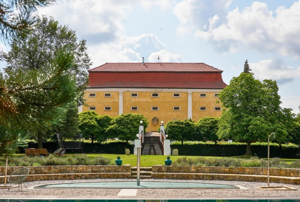 Manually added from URL: https://pecinov.com/wp-content/uploads/2025/04/hp-prostredi.webp