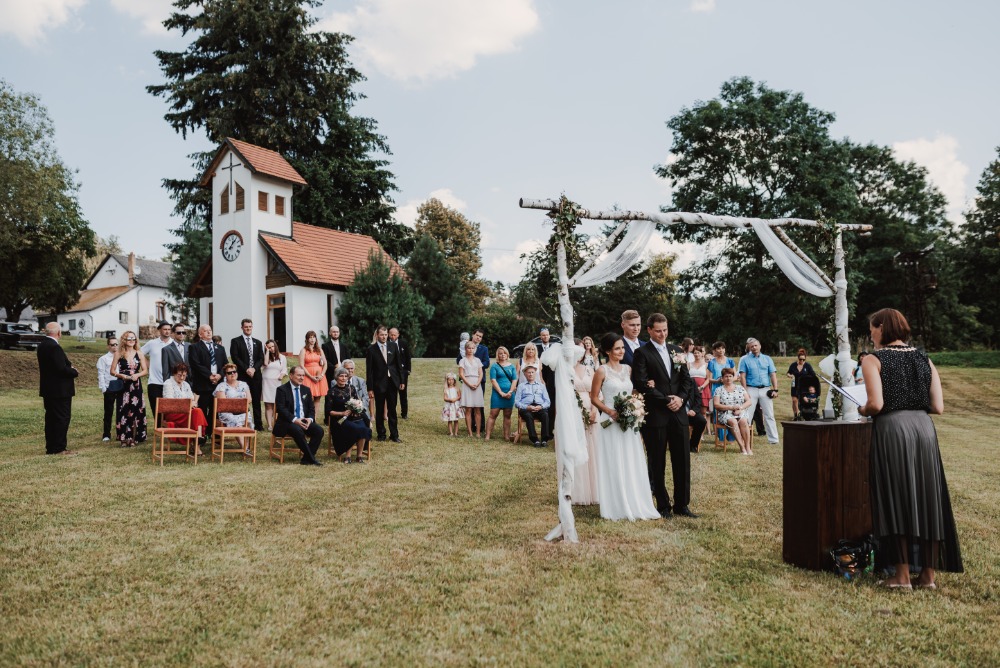 Manually added from URL: https://stribrny-dvur.cz/wp-content/uploads/2020/10/svatba-21-1.jpg