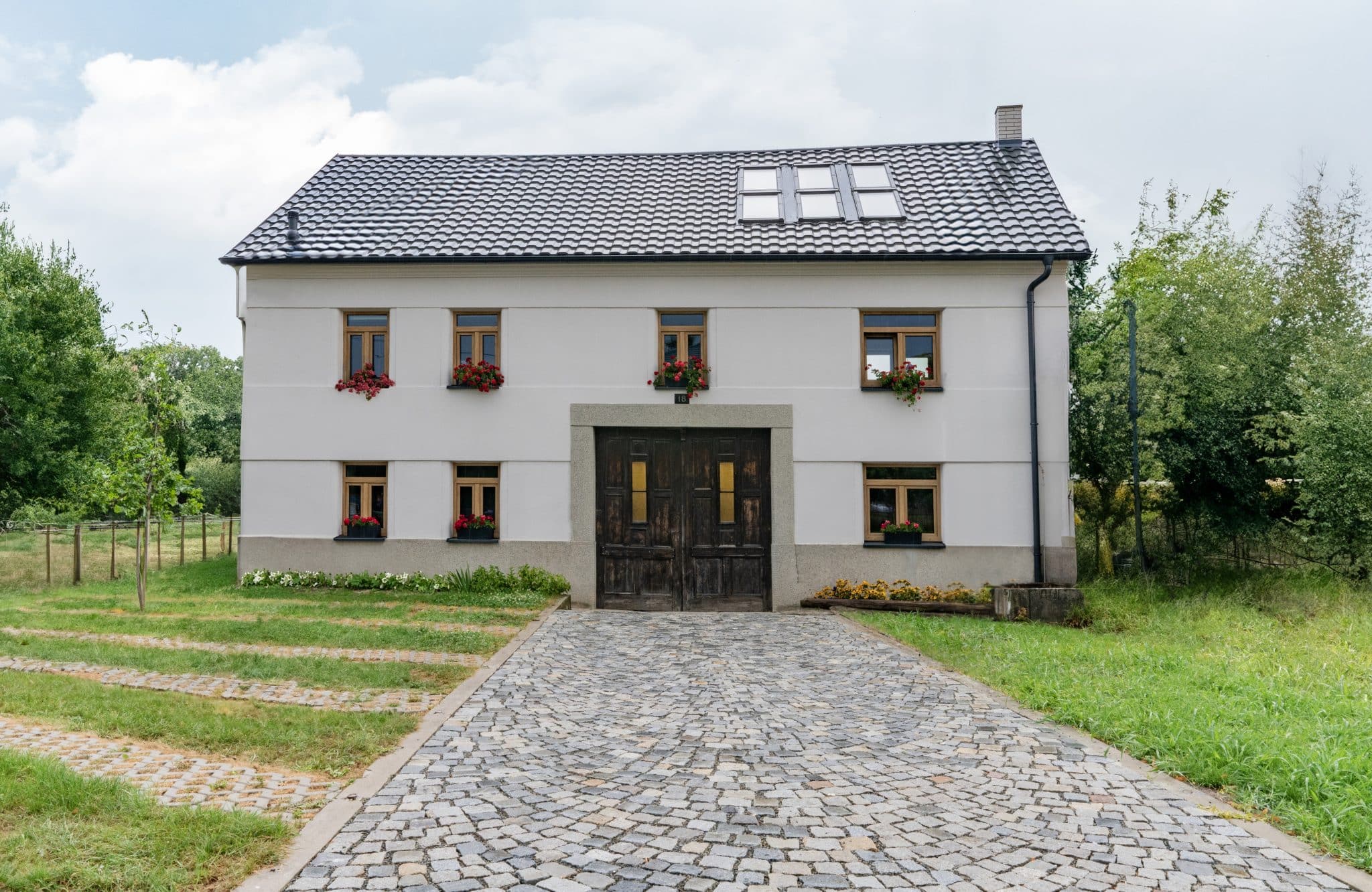 Manually added from URL: https://staticsites.previo.cz/uploads/Dostatek_Exterier_23-scaled.jpg