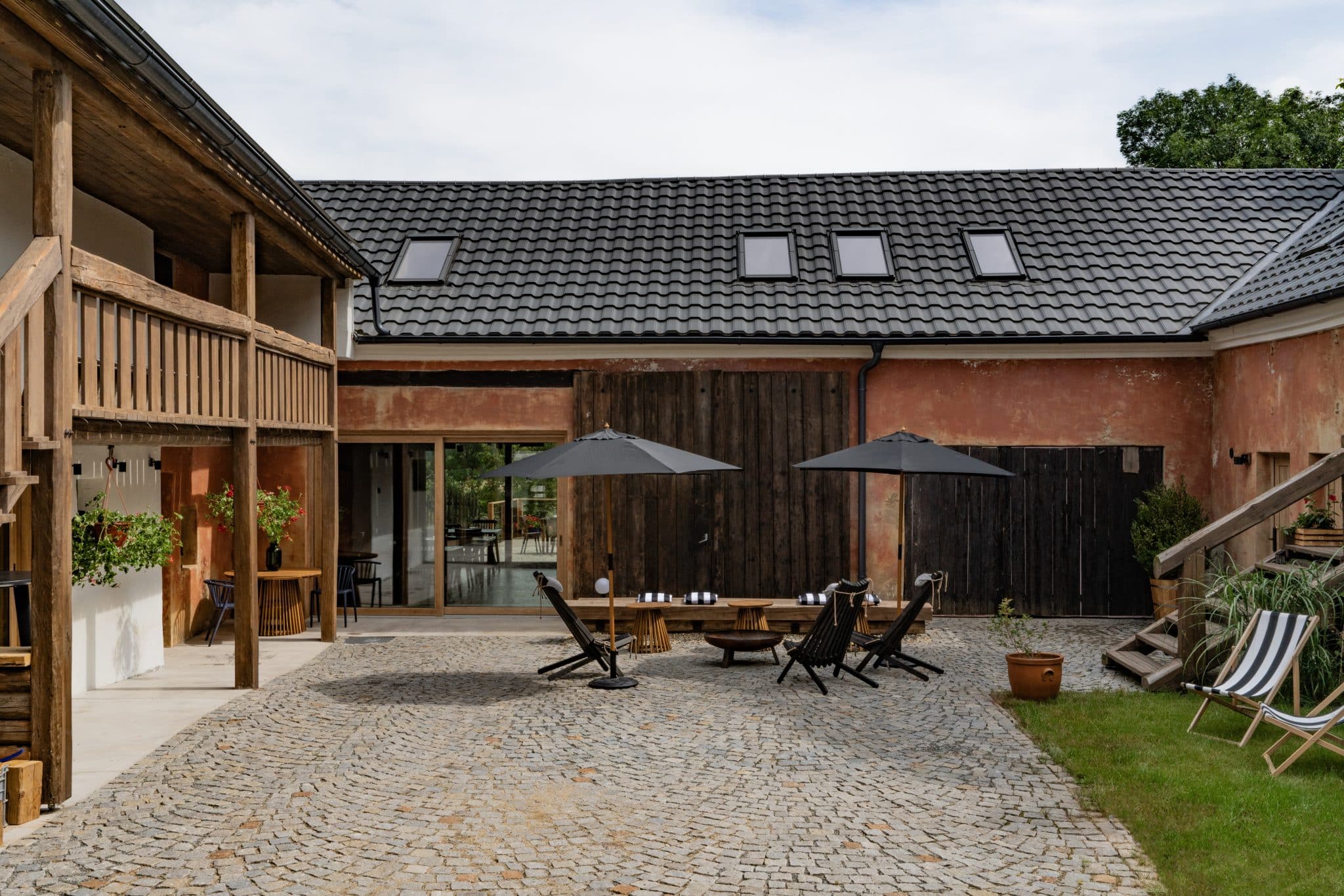 Manually added from URL: https://staticsites.previo.cz/uploads/Dostatek_Exterier_08-scaled.jpg