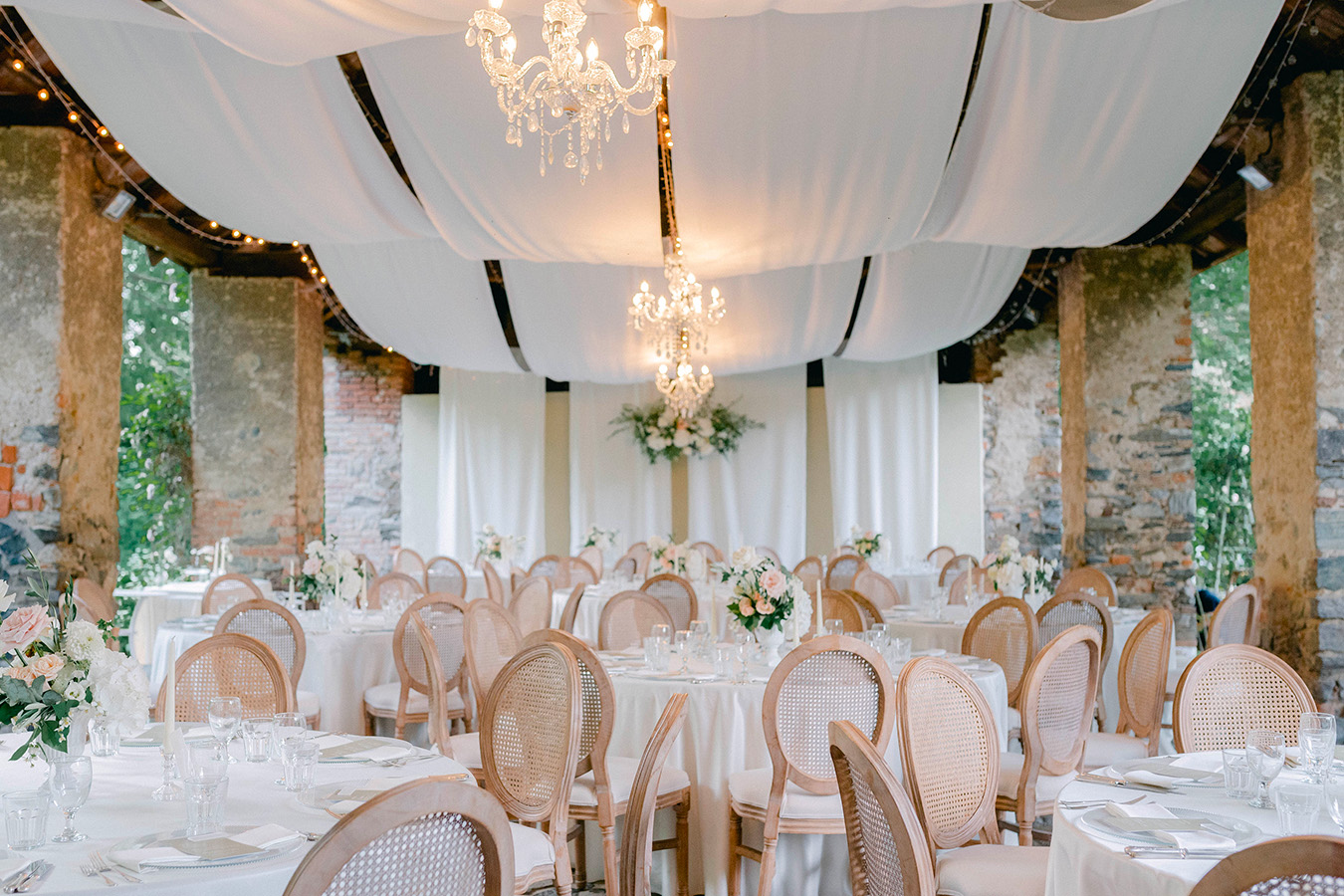 Manually added from URL: https://www.luckywedding.cz/assets/images/portfolio/michele-tadeas/max/00.jpg