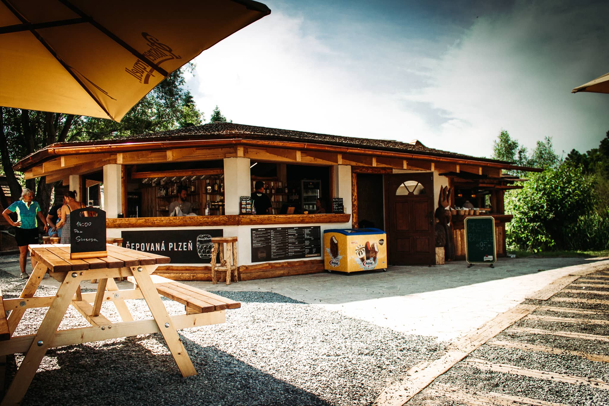 Manually added from URL: https://cdn.prod.website-files.com/5e8b520fee4cf185dde0feda/60d45eca74d4011f096931dd_resort-svet-prostredi-bistro-ranc-minigolf-uzice-xl%20(1).jpg