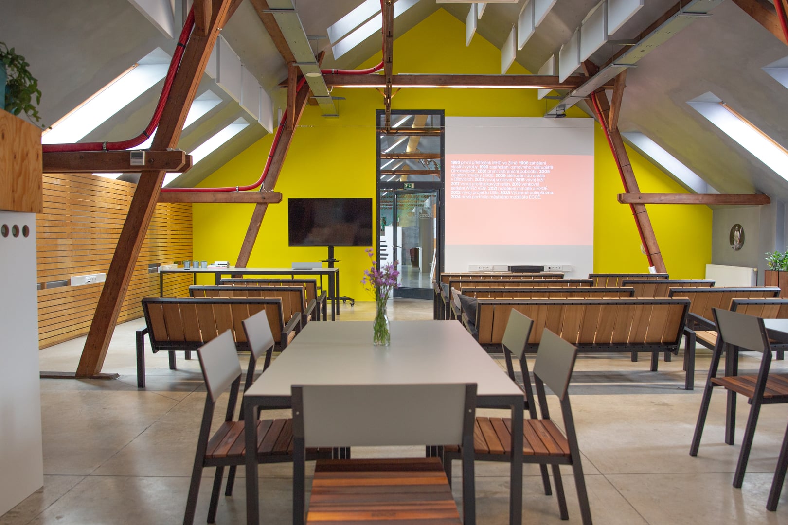 Manually added from URL: https://www.poledesignu.cz/Resizer/img.ashx?src=/root/obsah/03-hub/img_9013-(2).jpg