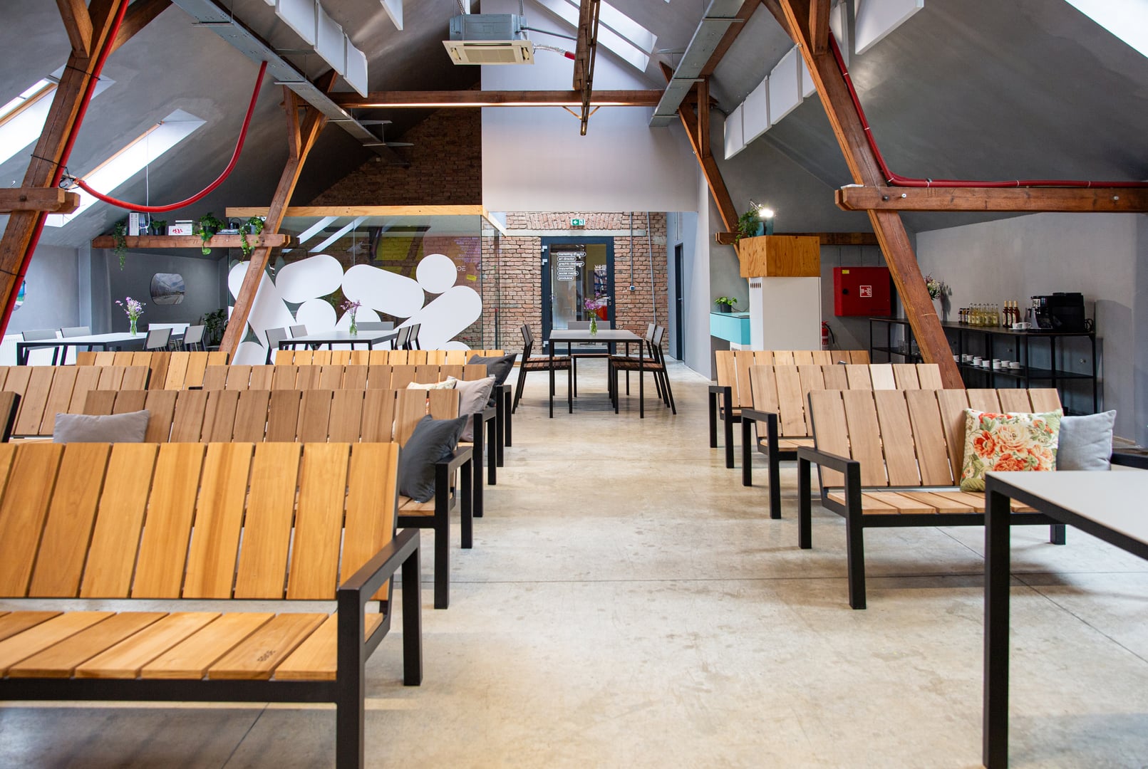 Manually added from URL: https://www.poledesignu.cz/Resizer/img.ashx?src=/root/obsah/03-hub/img_9102.jpg