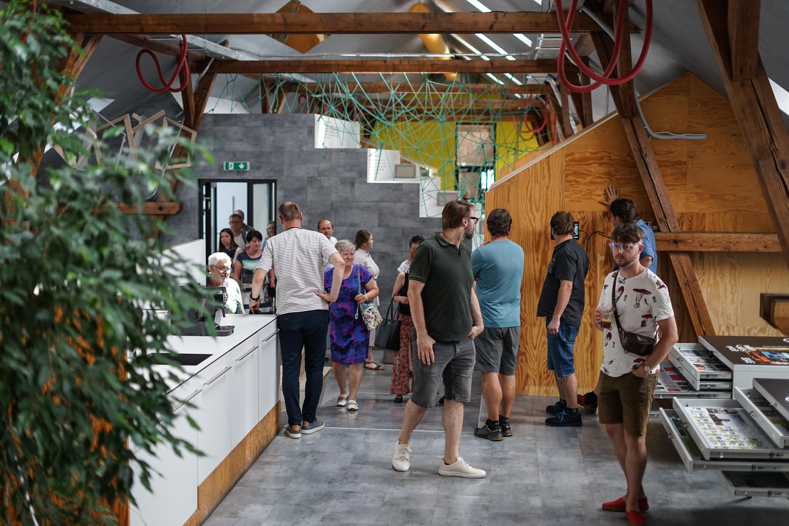 Manually added from URL: https://www.poledesignu.cz/Resizer/img.ashx?src=/root/obsah/03-hub/poledesignu-100.jpg