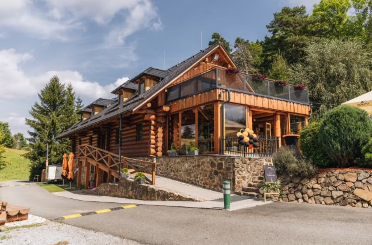 Cover image from Budemesvoji.cz