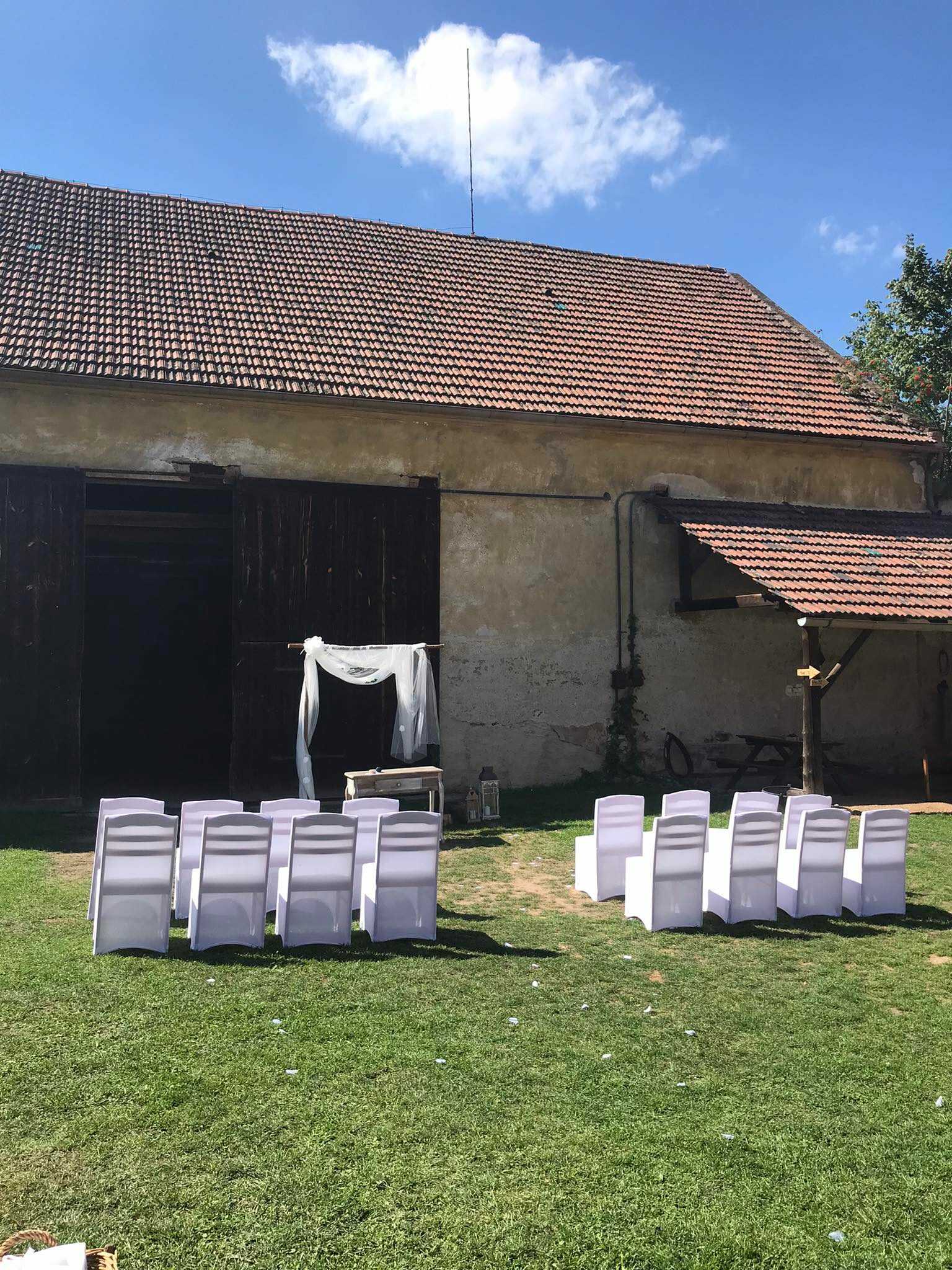 Manually added from URL: https://stedrydvur.cz/wp-content/uploads/2022/11/stedry-dvur-Petrovice-akce.-svatby.-oslavy-7.jpg