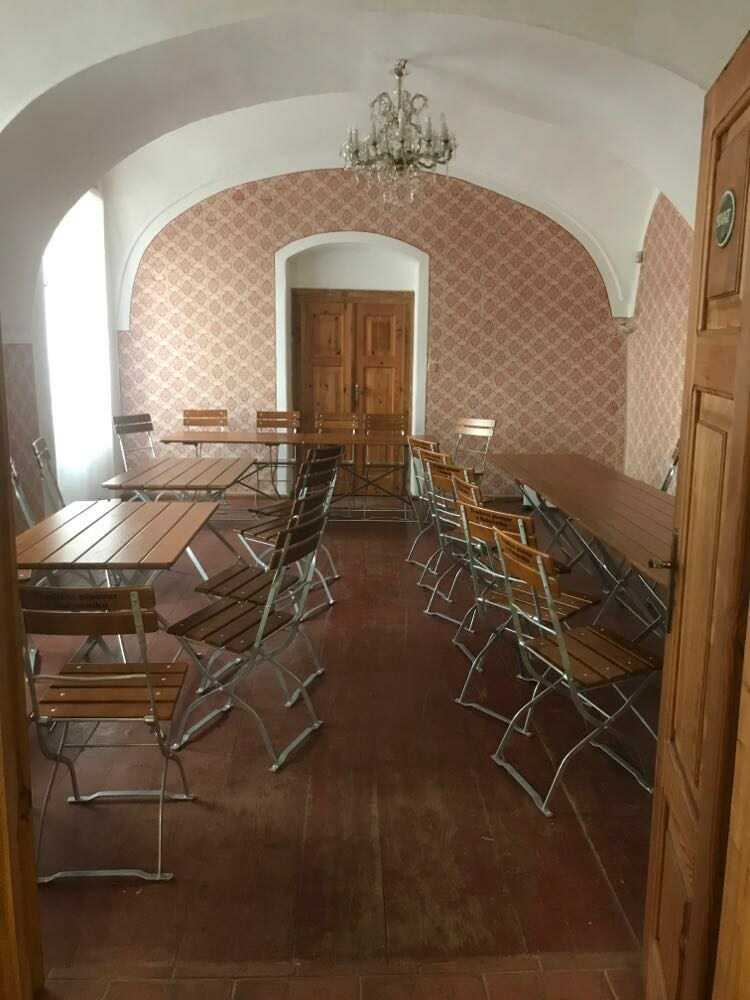 Manually added from URL: https://stedrydvur.cz/wp-content/uploads/2022/11/stedry-dvur-Petrovice-akce.-svatby.-oslavy-25.jpg