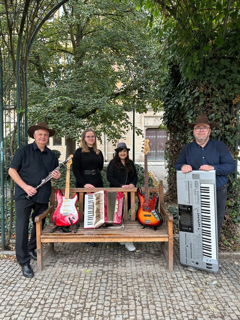 Anie Band performance