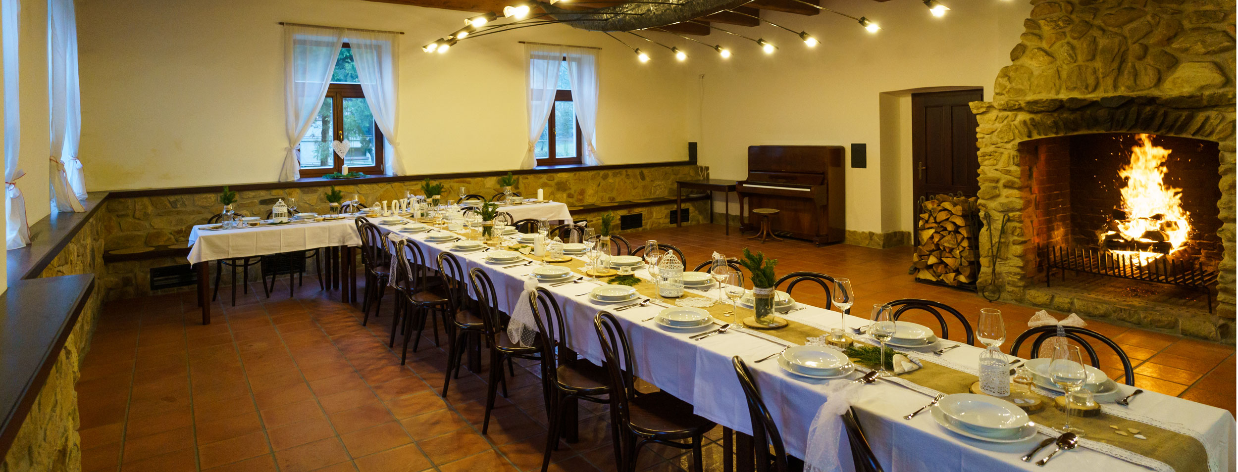 Manually added from URL: https://www.penzionbilek.cz/images/slider/pronajem-prostor.jpg