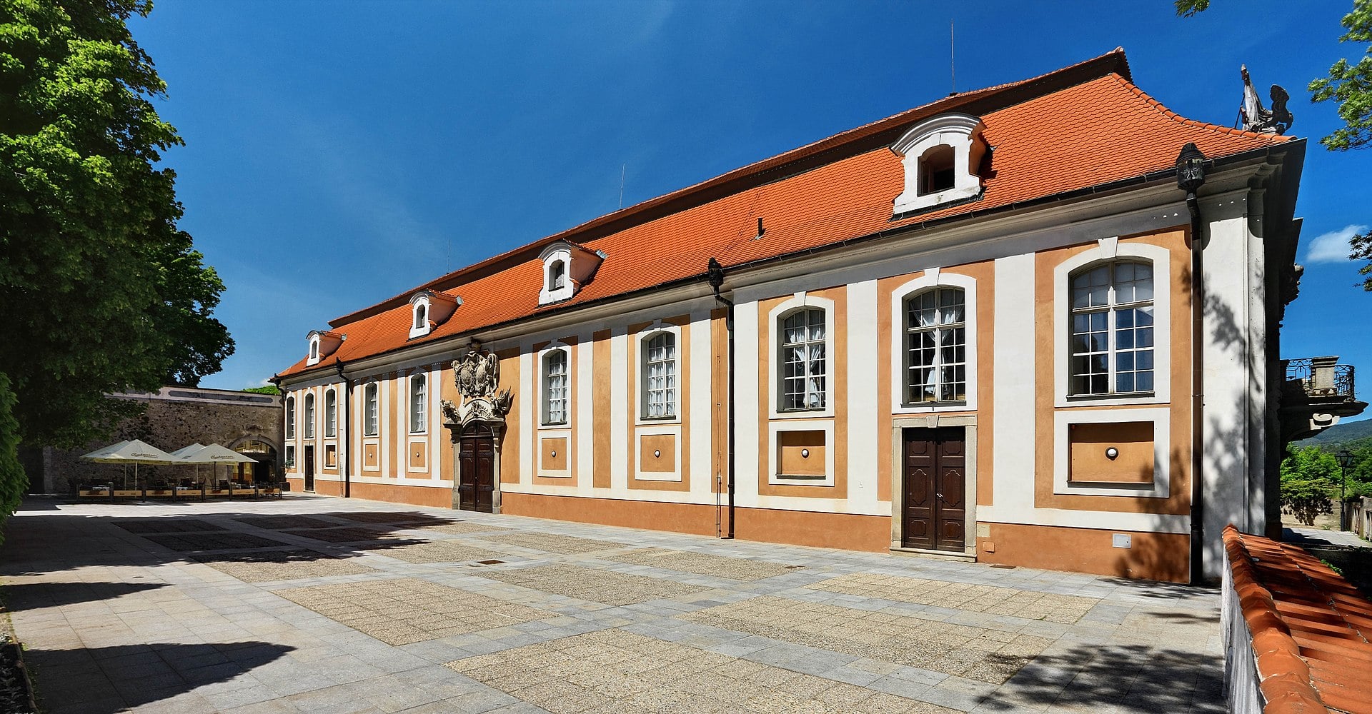 Jizdarna exterior day