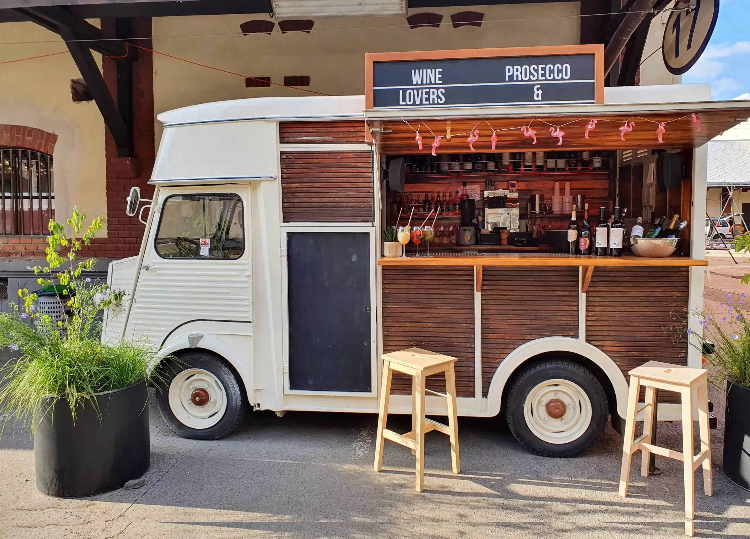 Wine Lovers Truck open bar 2