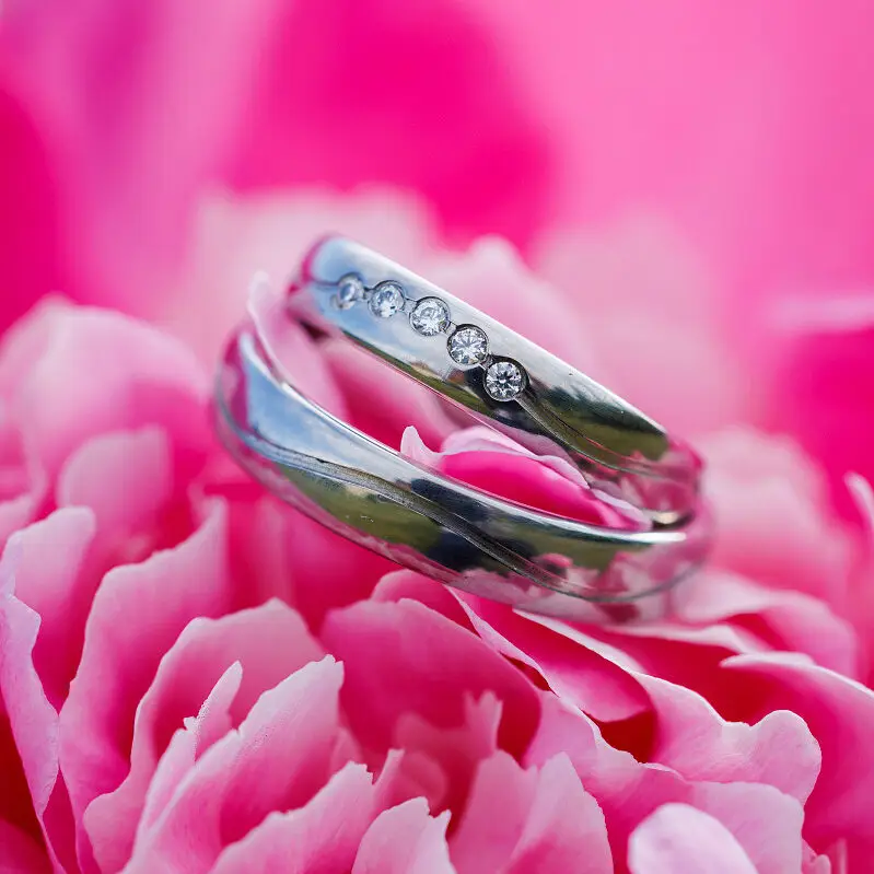 Wedding rings made of steel with natural diamonds