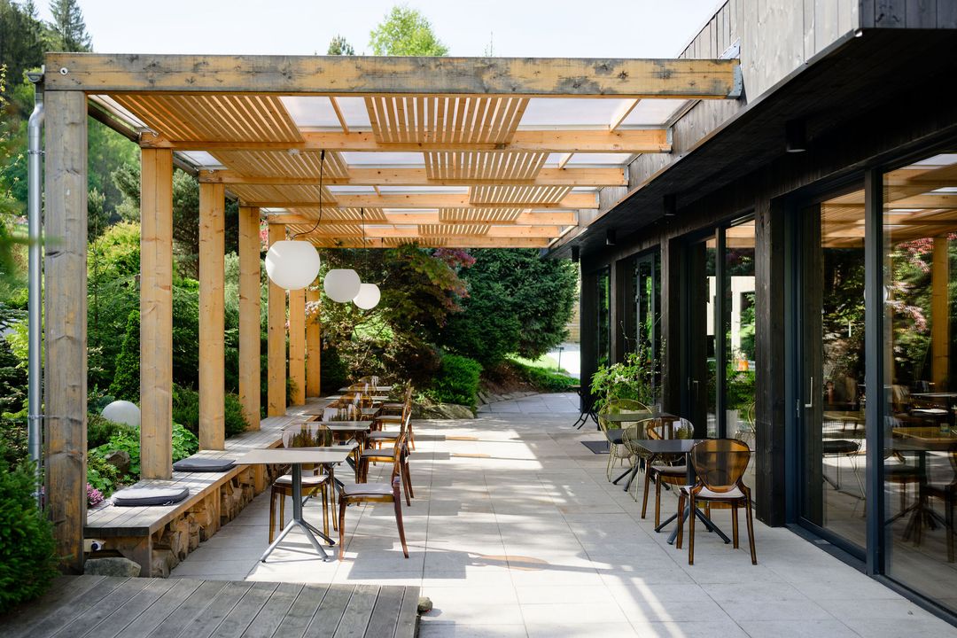 Manually added from URL: https://cdn.prod.website-files.com/651b1a6b43bab74ce3bccd5a/68516da432e191d4b6757f73_0011-u-Holubu-kveten-2025-p-1080.jpg